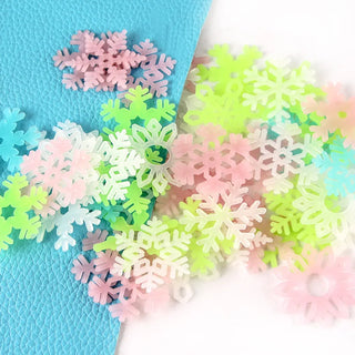 50Pcs Luminous Snowflake Wall Sticker Glow In The Dark Decal Kids Baby Room Bedroom Colorful Christmas Stickers Home Decoration