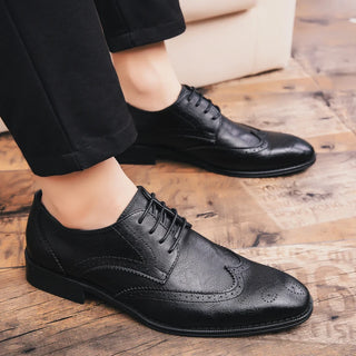2022 Brogue Formal Shoes Men Dress Leather Shoes Fashion Men Flats Shoes Genuine Retro Pointed Toe Oxford Male Footwear Zapatos